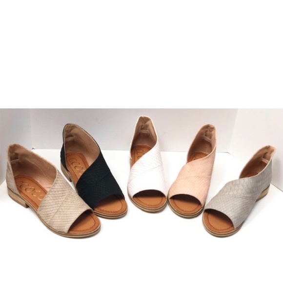 HP✨ Blush Snake texture Side cut out flats - Picture 4 of 5